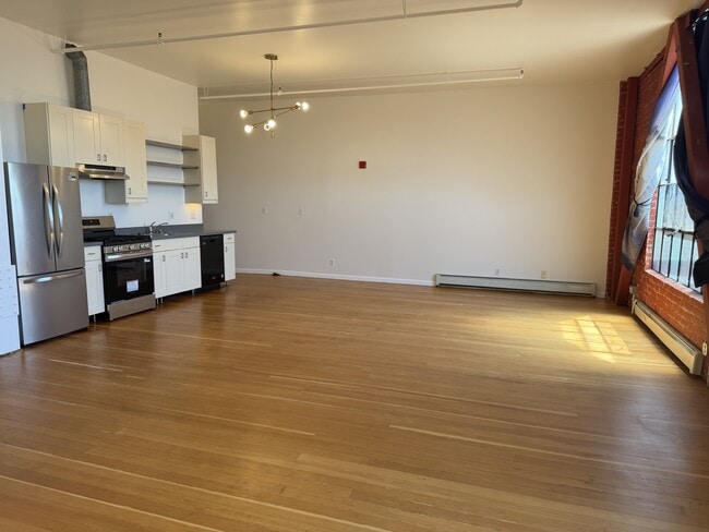 Building Photo - 1018 4th Ave