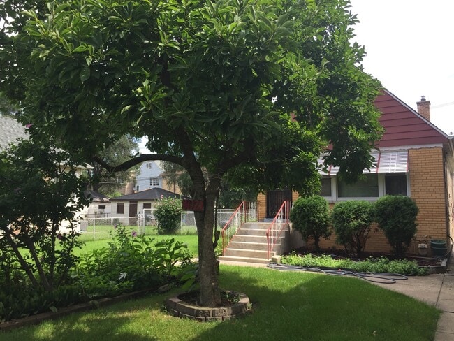 Building Photo - 8021 S Coles Ave