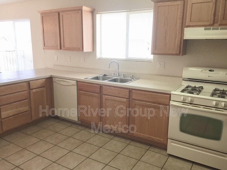 Building Photo - 1117 Toscana Dr SE