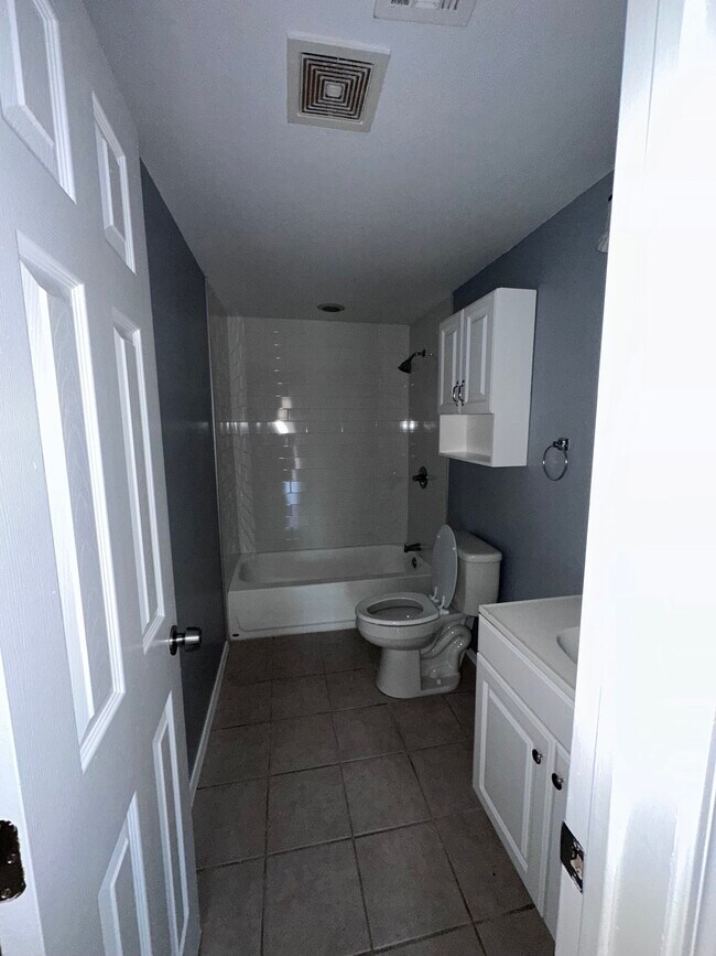 Building Photo - 2400 NW 36th St