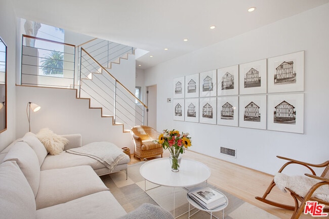 Building Photo - 757 1/2-757 1/2 Milwood Ave