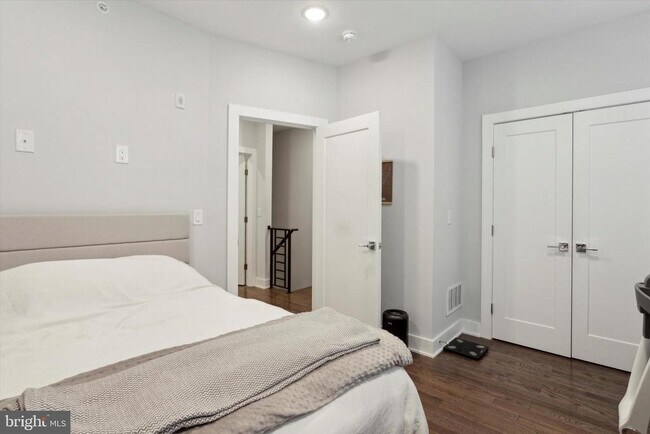 Building Photo - 818 N 16th St