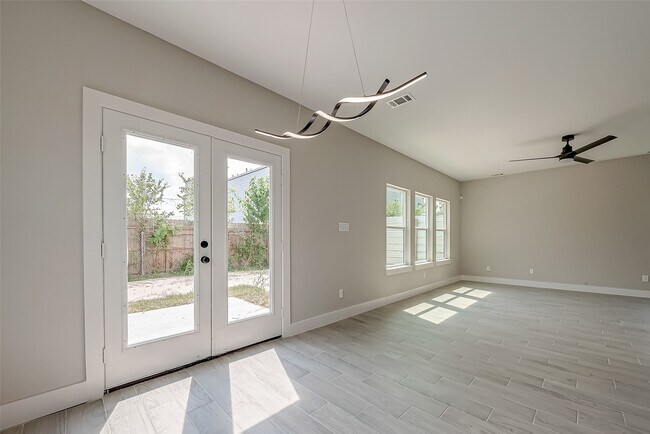 Building Photo - 8128 Chateau St