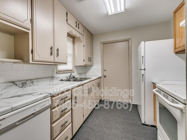 Building Photo - 901 Stansell Dr