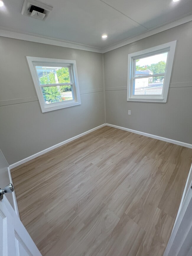 Building Photo - 425 Sheldon St