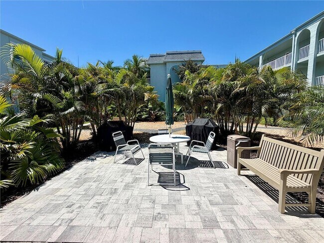 Building Photo - 1706 Belleair Forest Dr
