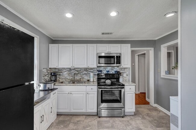 Building Photo - Charming 2BR House in Savannah