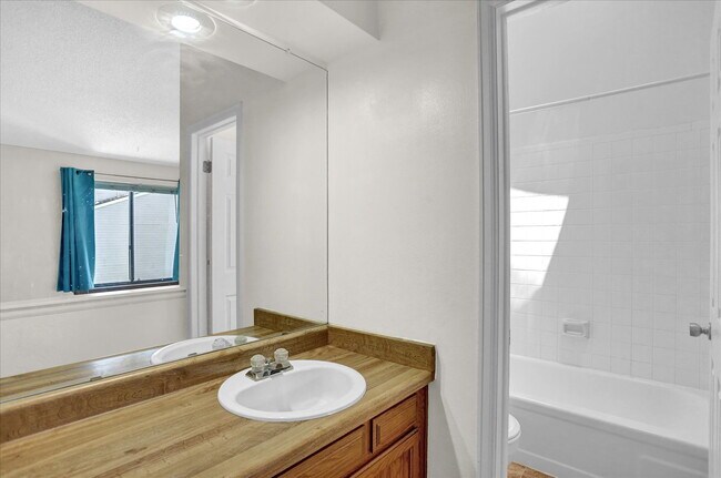 Building Photo - Cute 2 Bedroom 2.5 Bath Townhome in Cherry Creek Schools, 2 Reserved Parking Spots, Great Locatio...