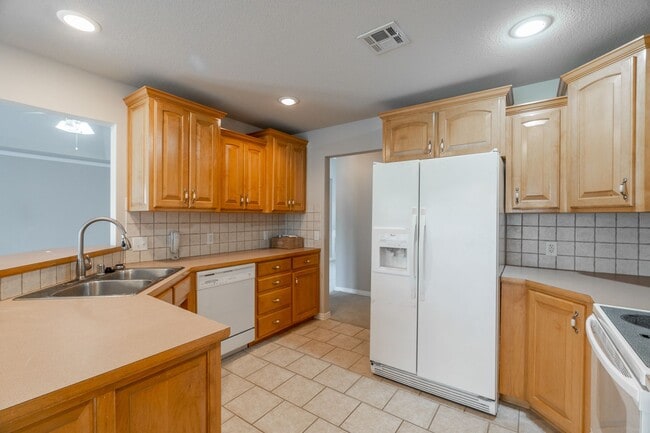 Building Photo - Beautiful 3-bedroom 2 bath Home in Springd...