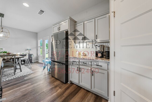 Building Photo - 13 Pebblebrook Ln