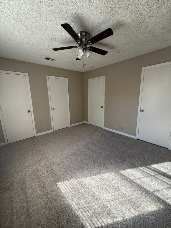 Building Photo - Affordable townhome with Free Rent