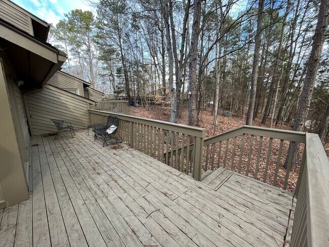 Building Photo - 11 Pinnacle Rd