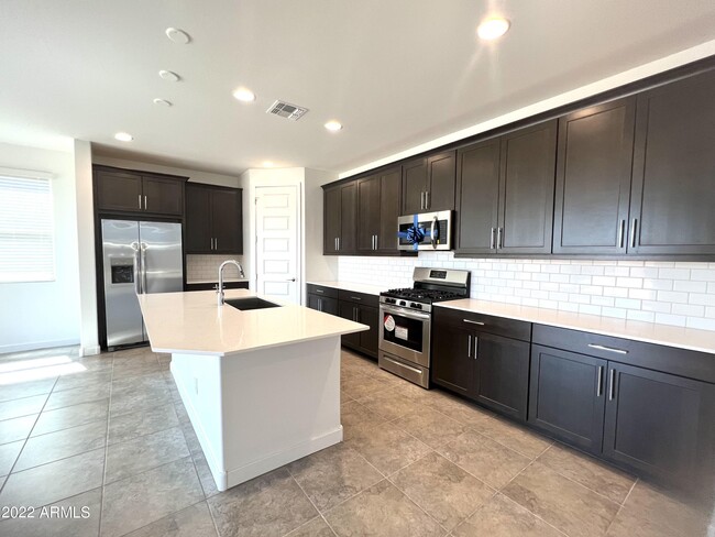 Building Photo - 16943 W Las Palmaritas Dr