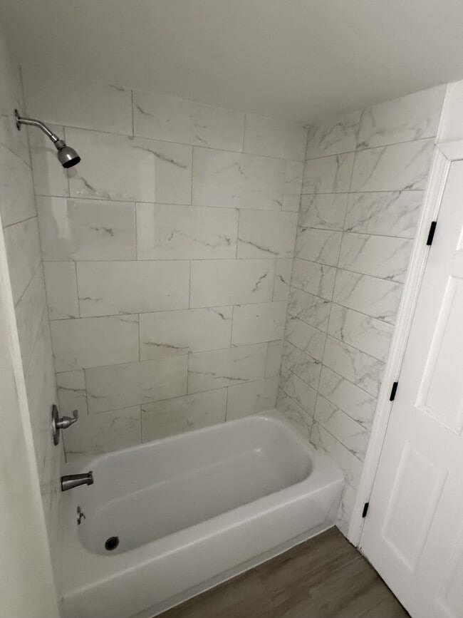 Building Photo - 40 Varmor Dr