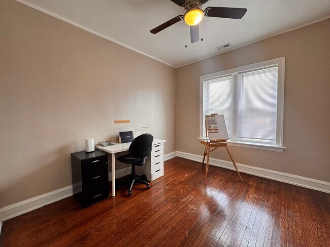 Building Photo - 2833 W 66th St