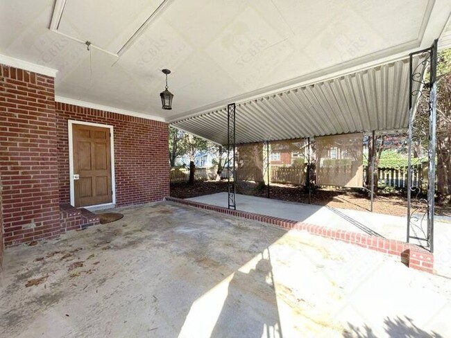 Building Photo - Charming 2-Bedroom Home Near Downtown Colu...