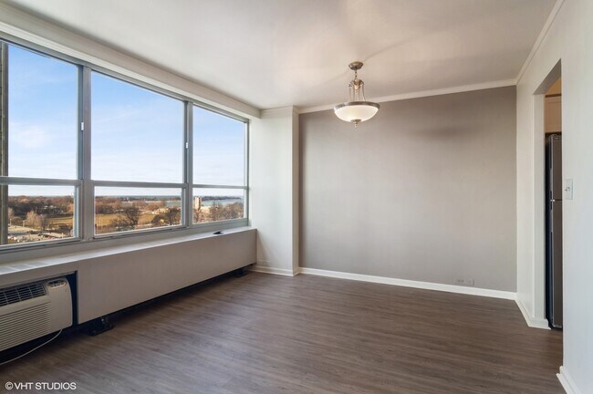Building Photo - 3550 N Lake Shore Dr