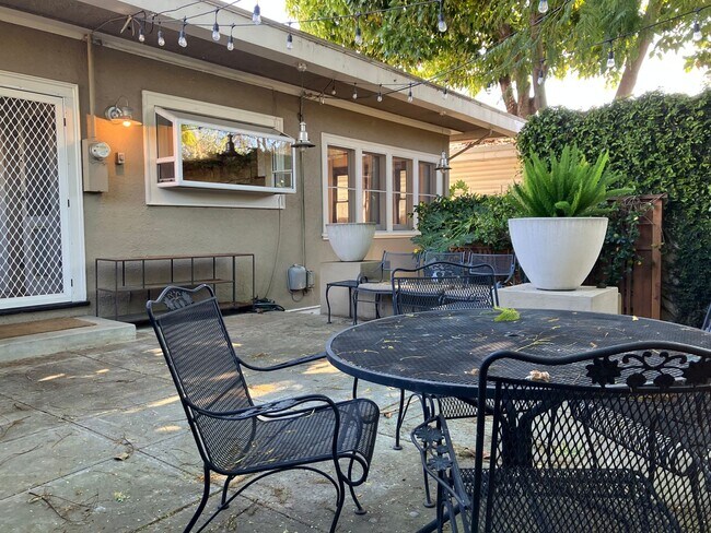 Building Photo - Charming Craftsman 2-Bedroom Home with Upd...
