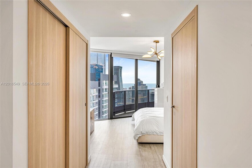 Building Photo - 1000 Brickell Plz