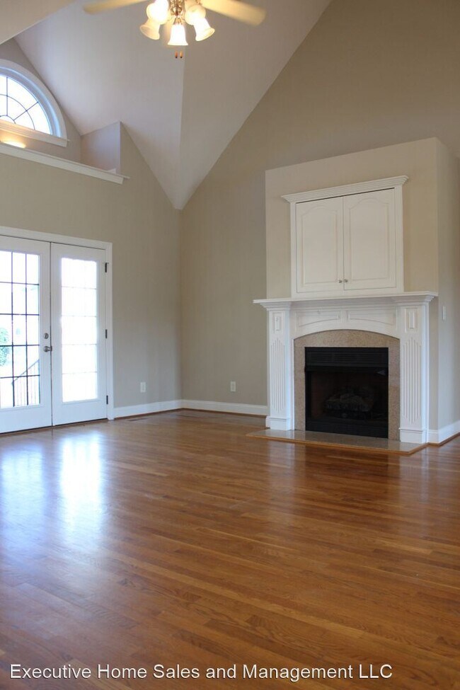 Building Photo - 3 br, 2 bath House - 201 Maddux Dr