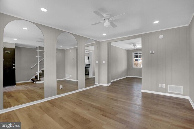 Building Photo - 2857 Plainfield Rd