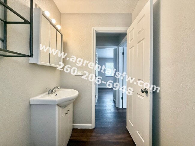 Building Photo - 3 Bedroom house