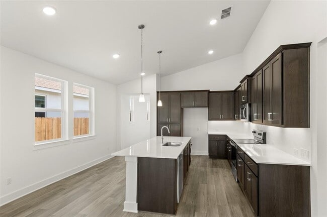 Building Photo - 1117 Yaupon Holly Dr