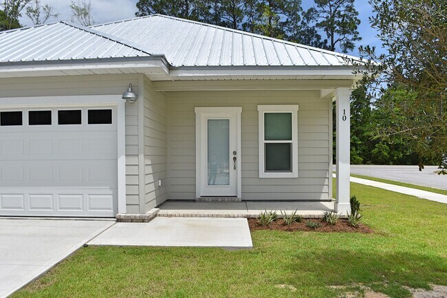 Building Photo - 10 Oakfield Dr N