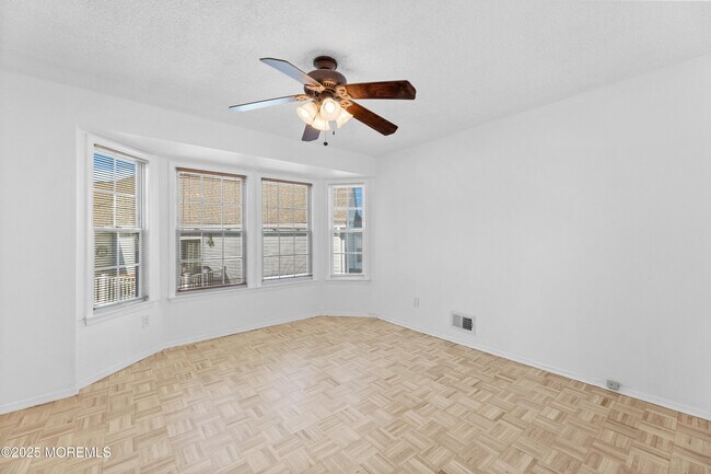 Building Photo - 316 Tulip Ln