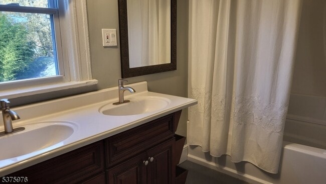 Building Photo - 157 E Blackwell St