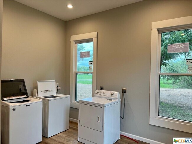 Building Photo - 409 S Pumphrey St