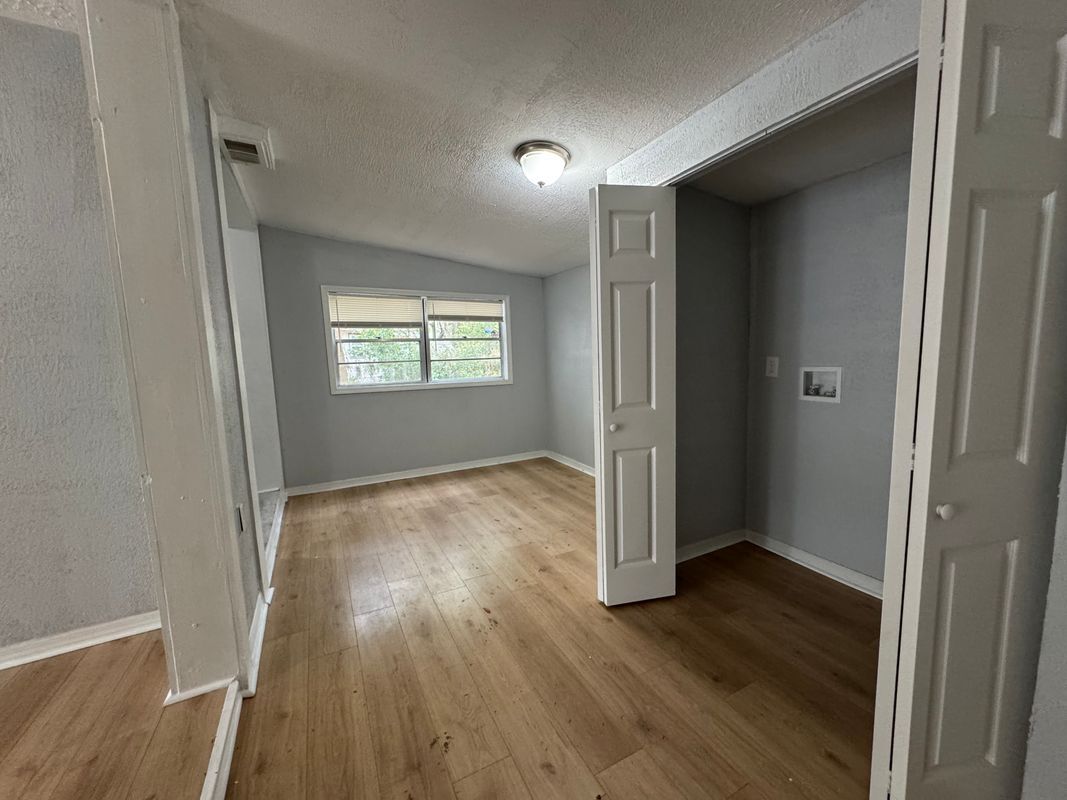 Building Photo - 8016 Lexington Dr