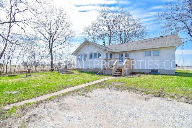 Building Photo - 2-Bedroom Farmhouse
