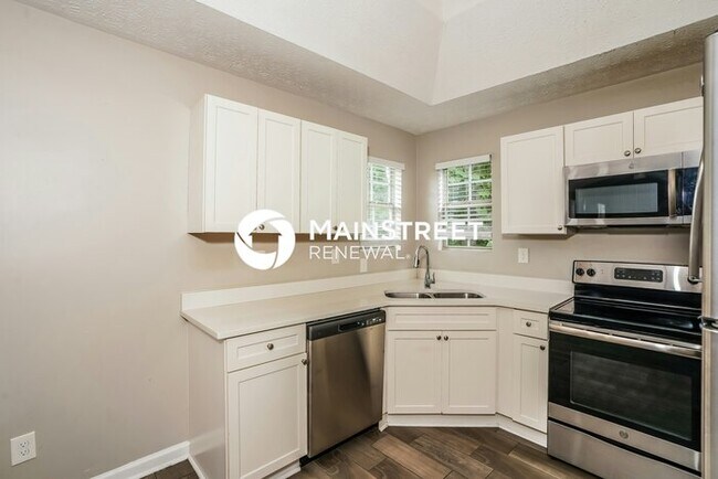 Building Photo - 4 Bedroom Pet-Friendly Home in Riverdale, GA with Main Street Renewal