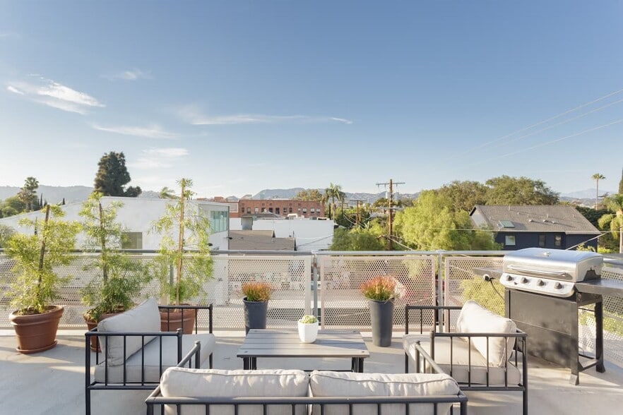 Roof View (north) - 530 N Larchmont Blvd