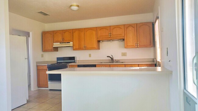 Building Photo - 121 W 11th St