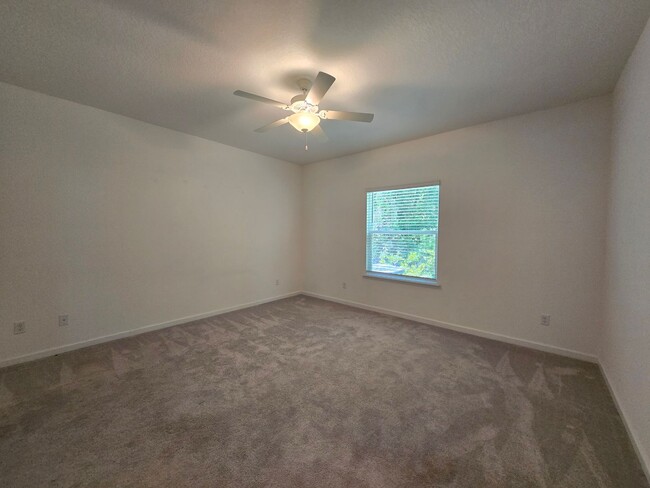 Building Photo - Beautiful 3-Bed, 2.5-Bath home in Tara Lane
