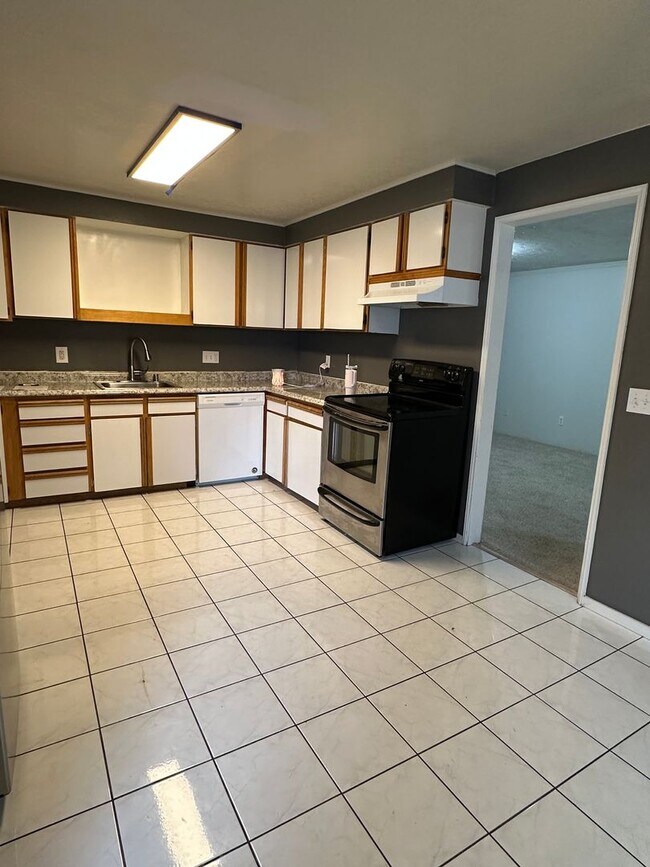 Building Photo - Beautiful 3 Bedroom, 2 Bath Home with One-Car Garage & Storage Shed in Kennewick