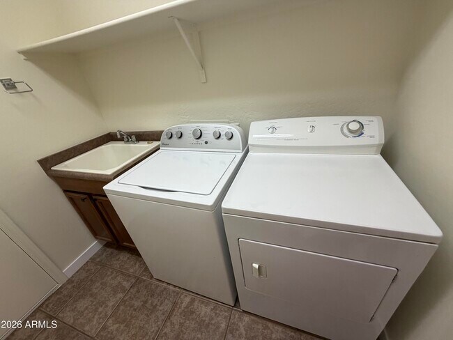 Building Photo - 46058 W Tulip Ln