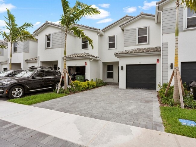 Building Photo - 106 SW 184th Ave