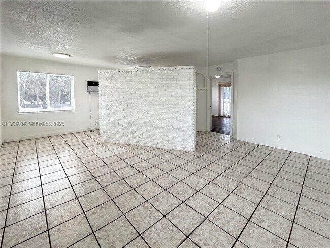 Building Photo - 3049 NW 9th Ave