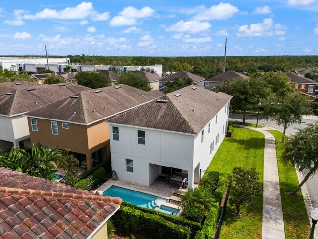 Building Photo - 350 Lasso Dr