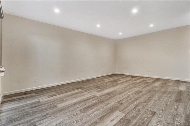 Building Photo - 630 Masonic Way