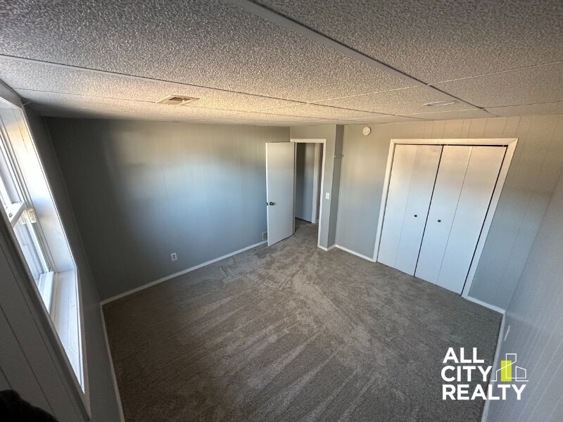 Building Photo - 3840 Wakonda Dr