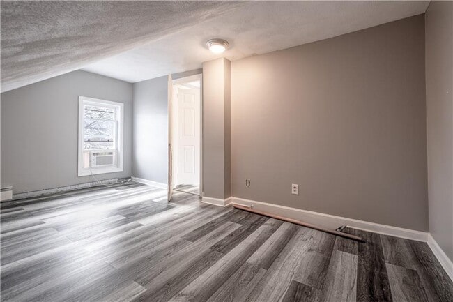 Building Photo - 216 Maplewood Ave