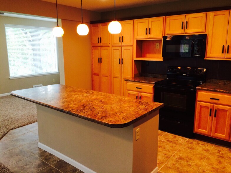 Building Photo - 208 Chestnut Ave