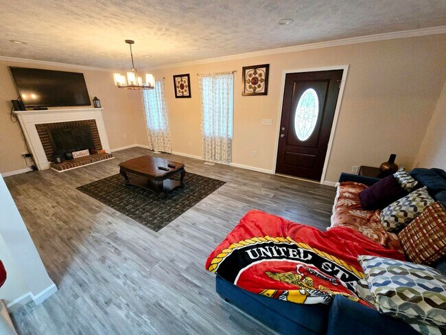 Building Photo - Amazing 4 bed room 3 bathroom home in the country with a large Private lot fully updated!!!!!!!