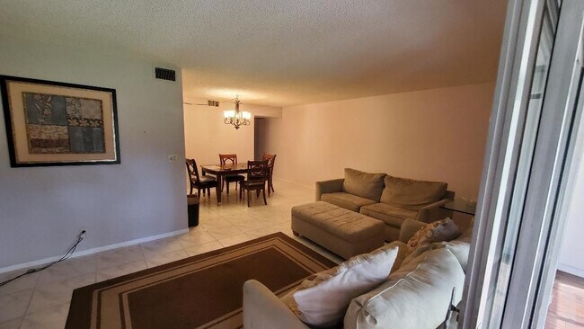 Building Photo - 3401 Bimini Ln