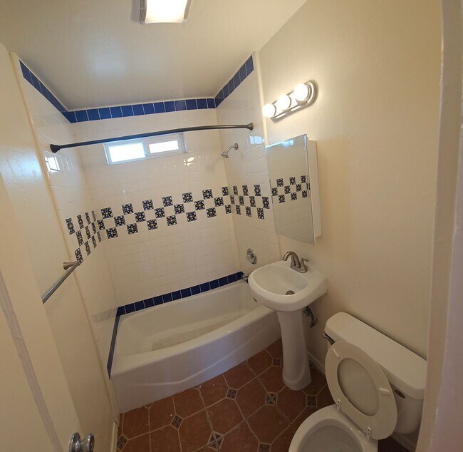 Building Photo - Cute 1BR in Golden Hill with $595.00 MOVE_...