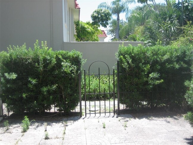 Building Photo - 2700 Bayshore Blvd